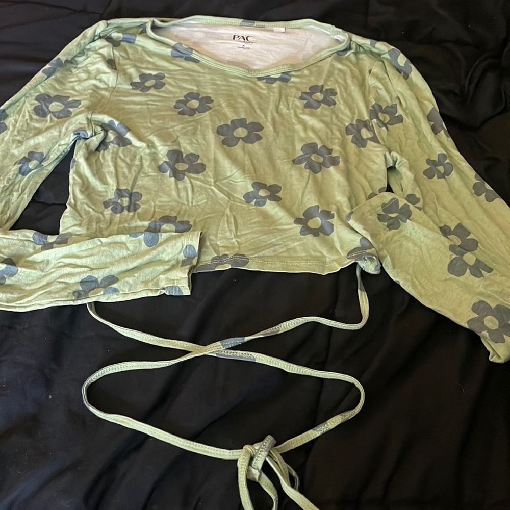 daisy tie top